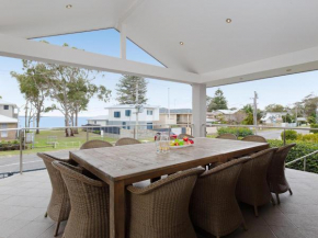 Beauty and the Beach', 88 Foreshore Drive - large home with WIFI & water views